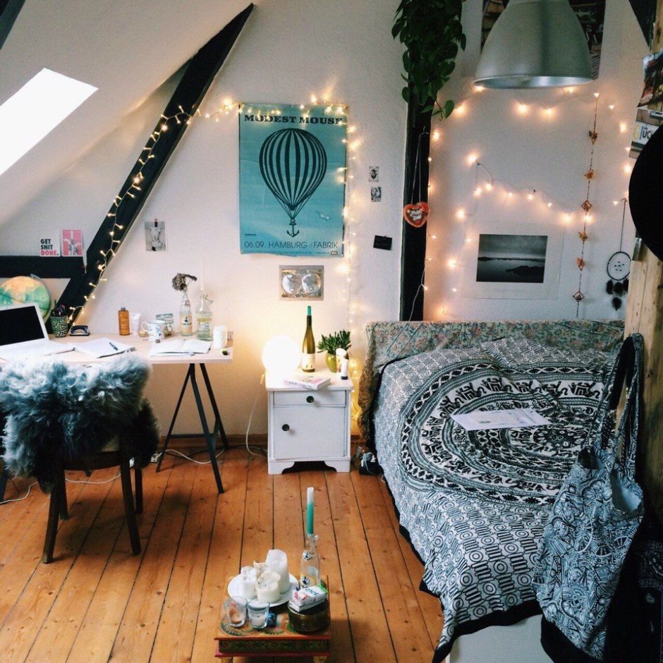 Уютная комната в стиле рок