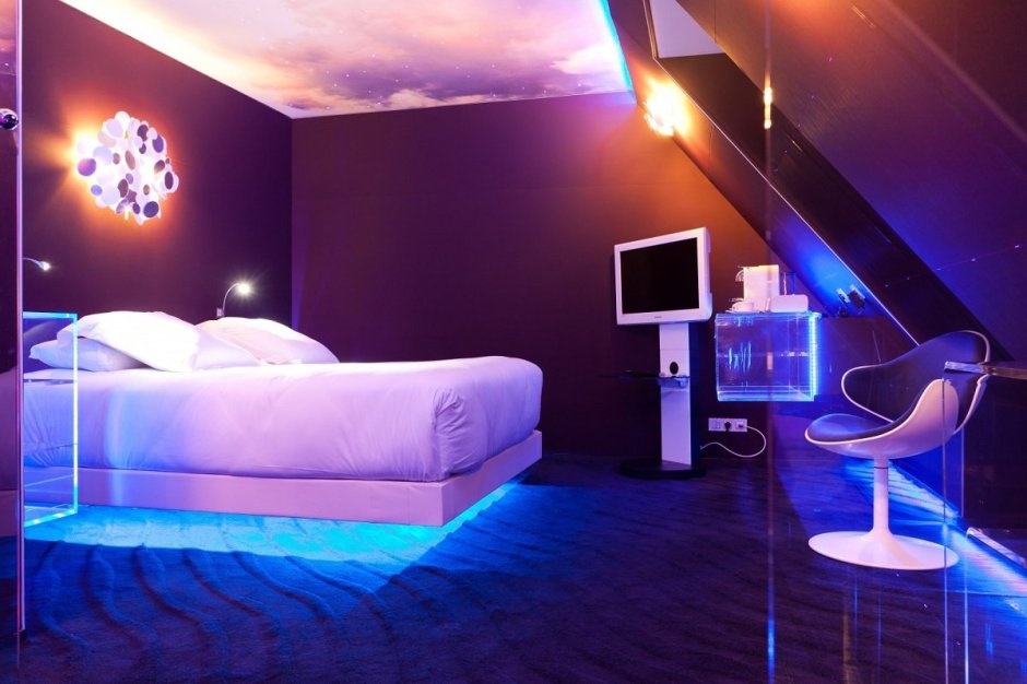 Голубая спальня с подсветкой
