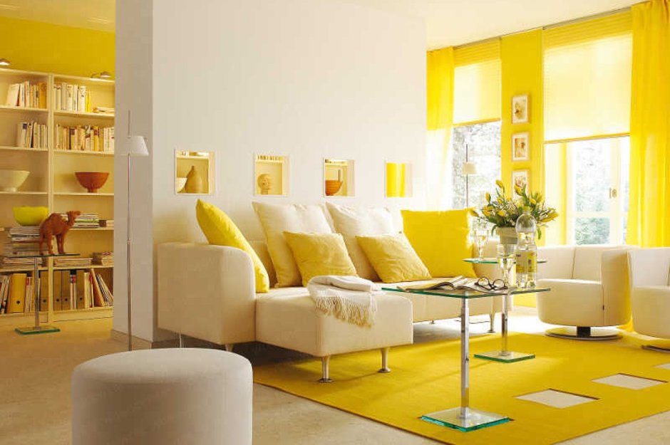 Комната в желтом цвете