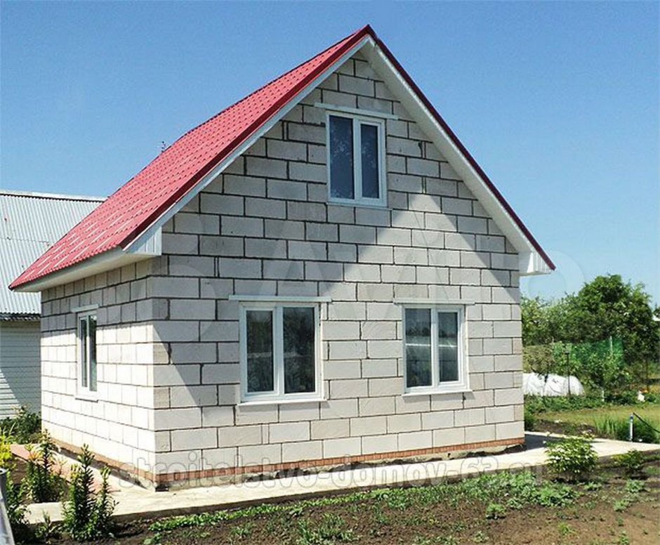 Дом с мансардой из керамзитобетонных блоков