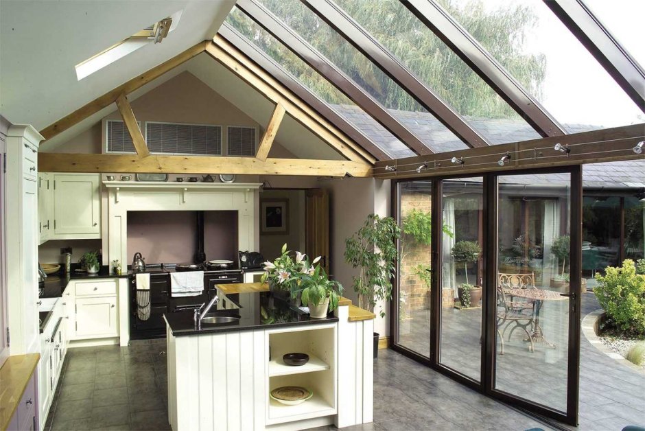 Летняя кухня со стеклянной крышей