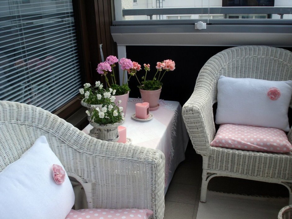 Плетеная мебель на балкон