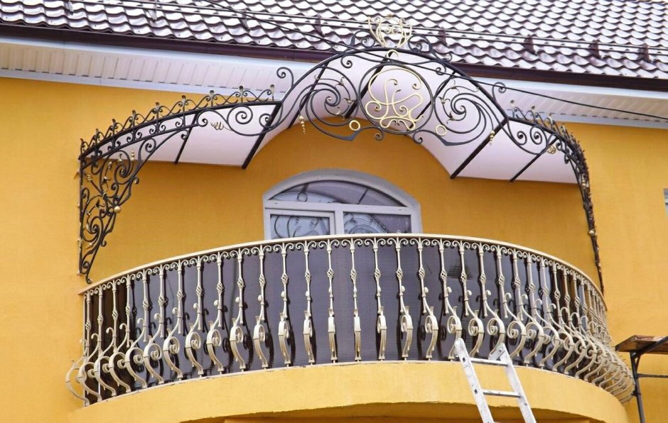 Кованый козырек на балкон