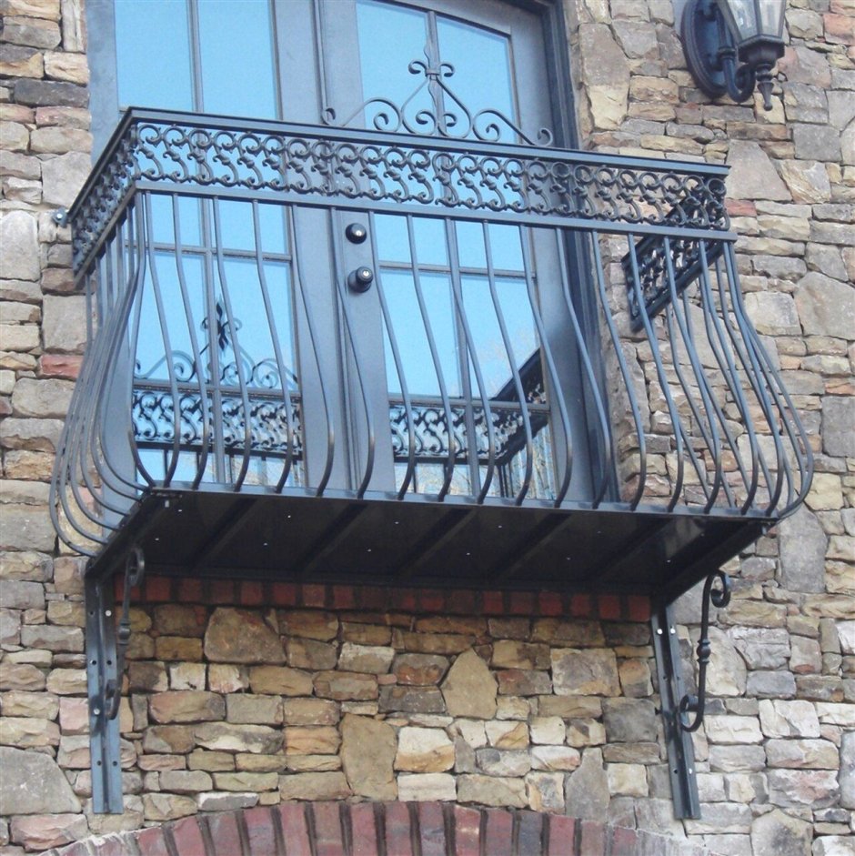 Декоративный французский балкон