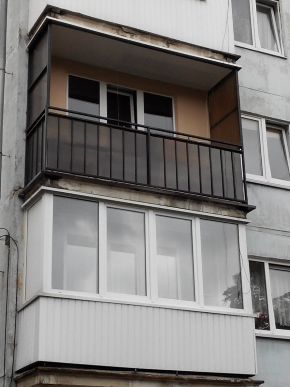 Безрамное остекление французского балкона