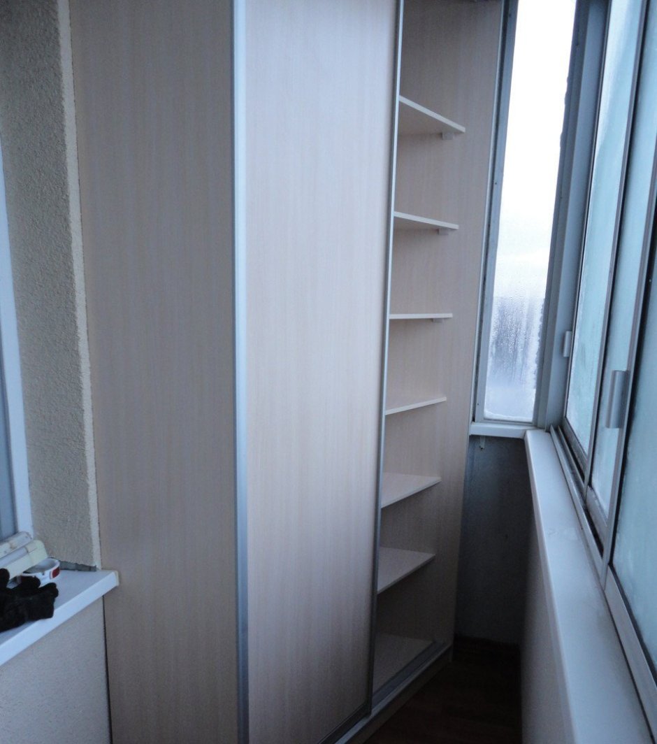 Шкаф на балкон угловой встроенный