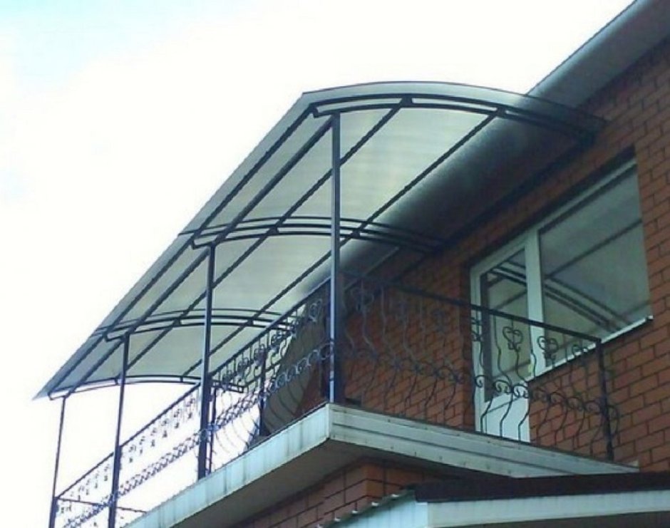 Козырек над балконом