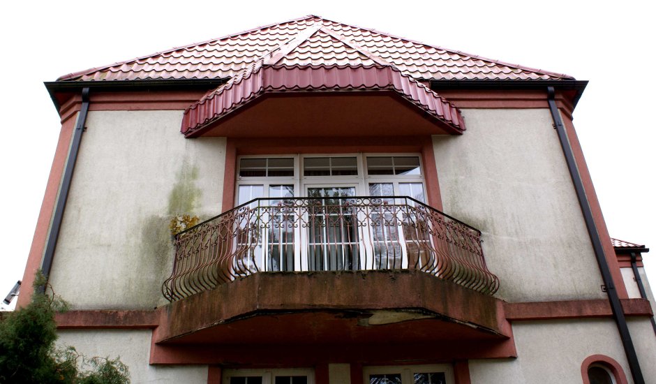 Балкон с козырьком в частном доме