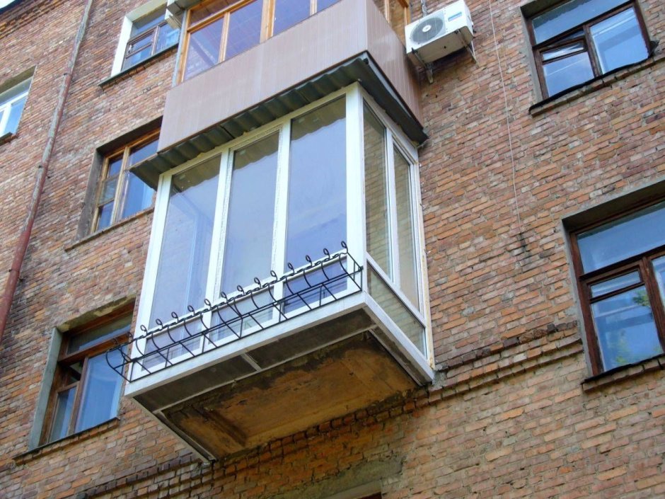 Многоэтажка с балконами