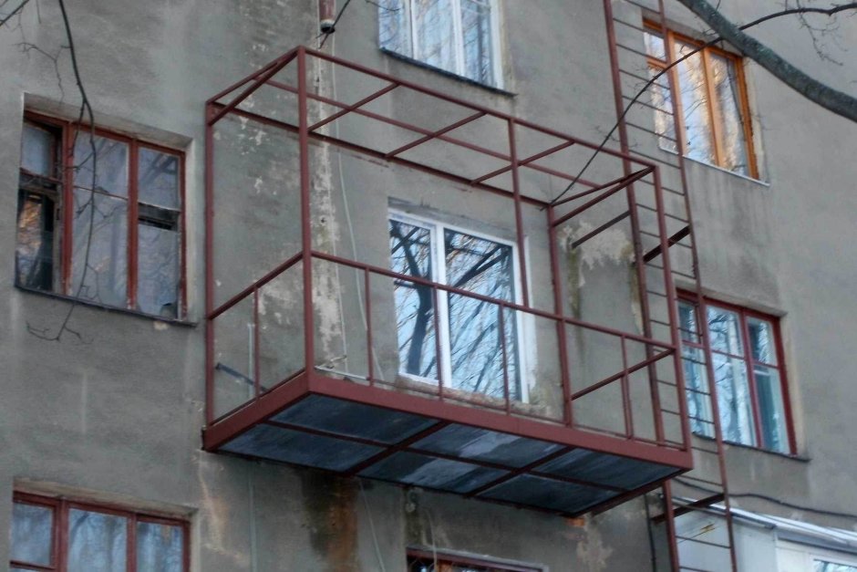 Остекленный балкон в хрущевке