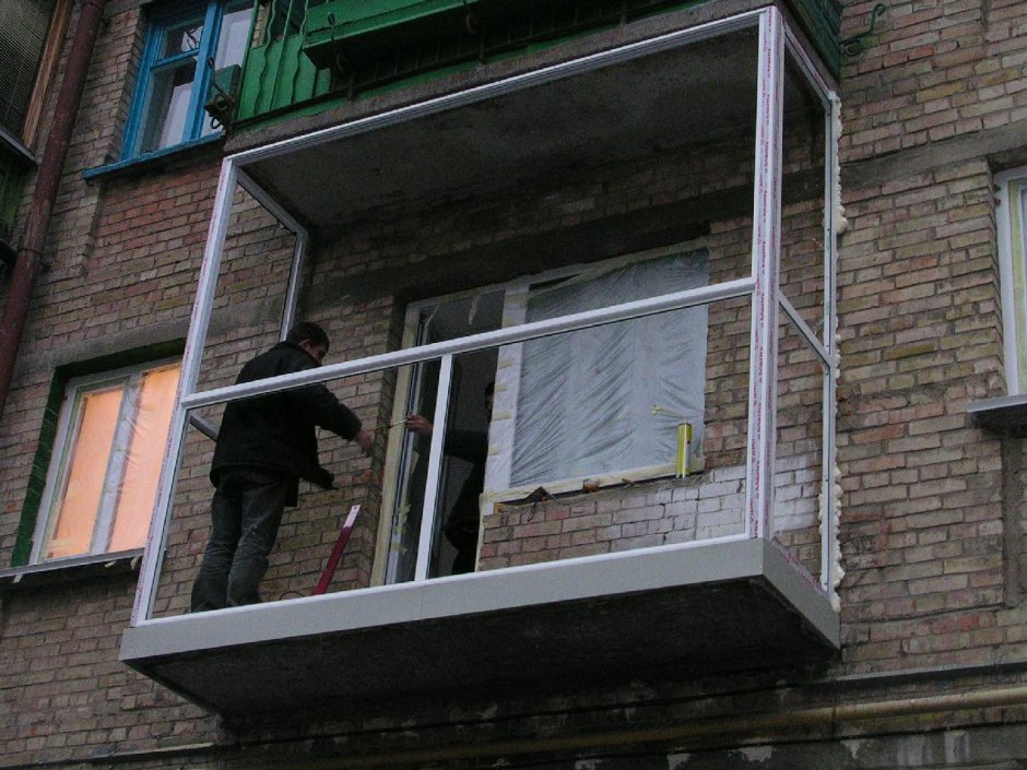 Французское остекление балкона Рехау