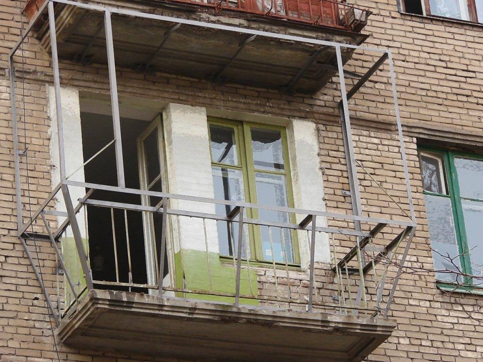 Алюминиевый балкон в хрущевке