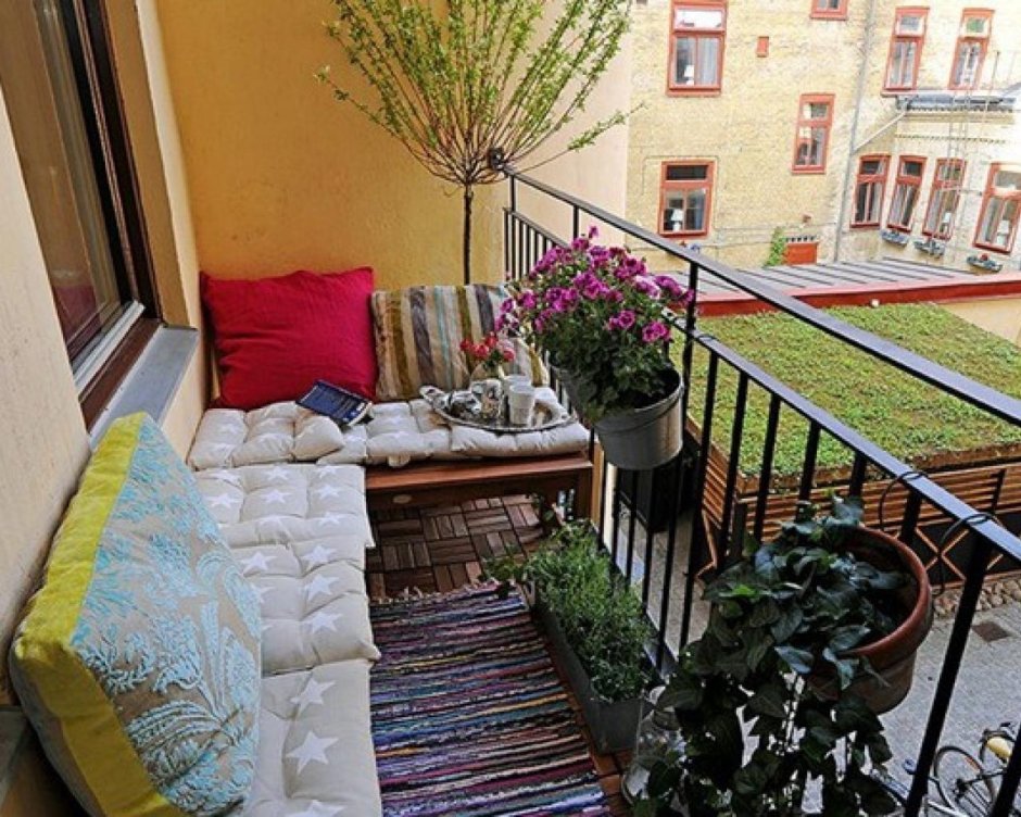 Украсить открытый балкон