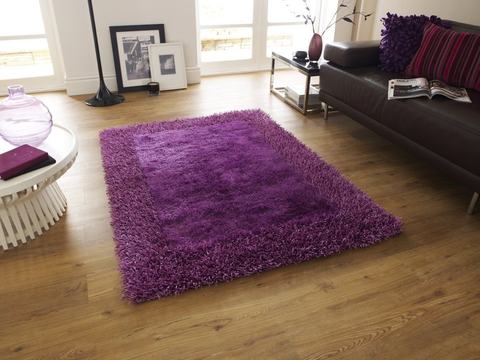 Фиолетовый коврик в спальню