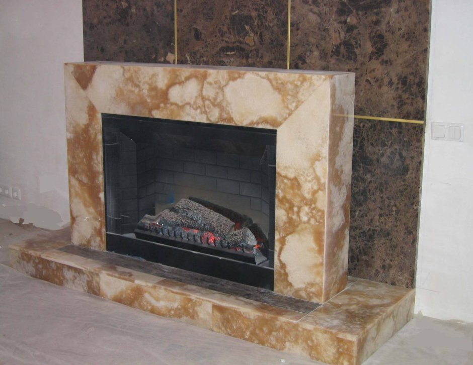 Камин облицованный плиткой под мрамор
