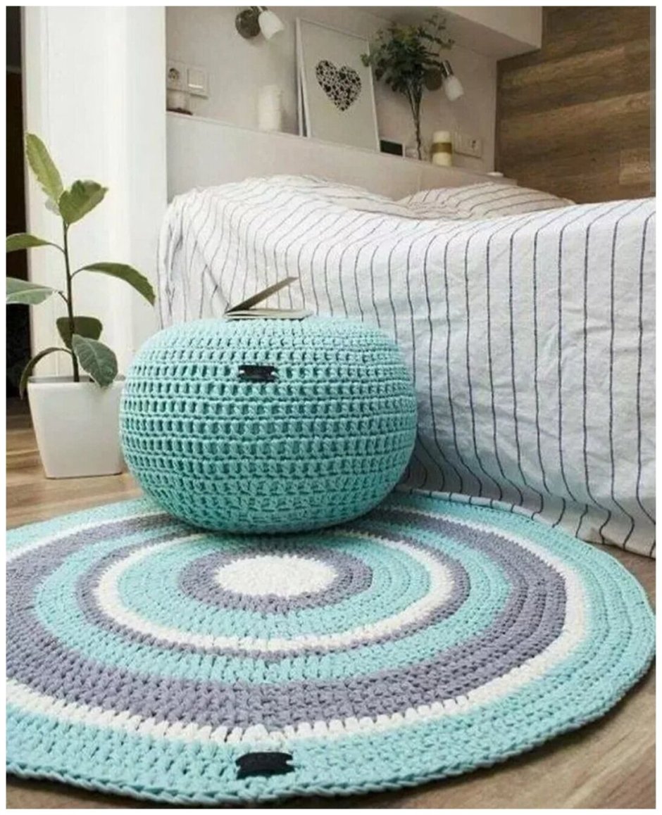 Вязаные коврики для спальни