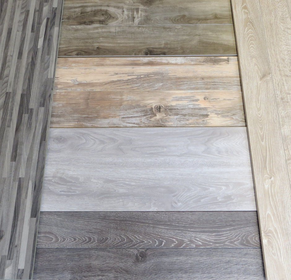 Серый деревянный пол окрашенный