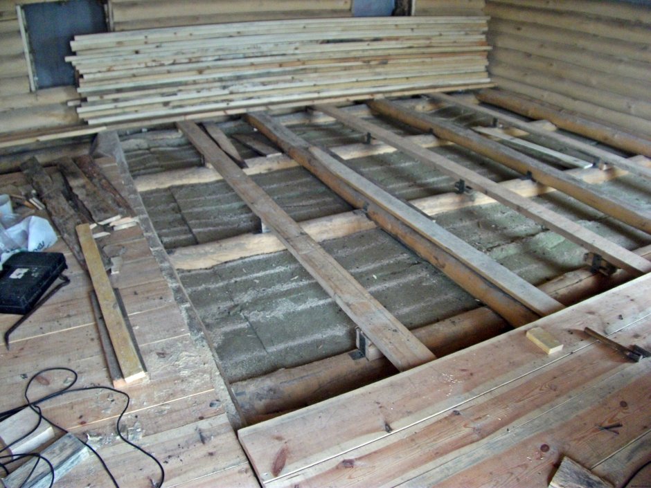 Монтаж чернового пола на лагах в деревянном доме