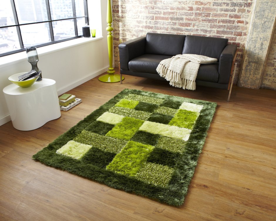 Интерьер комнаты с зеленым ковром