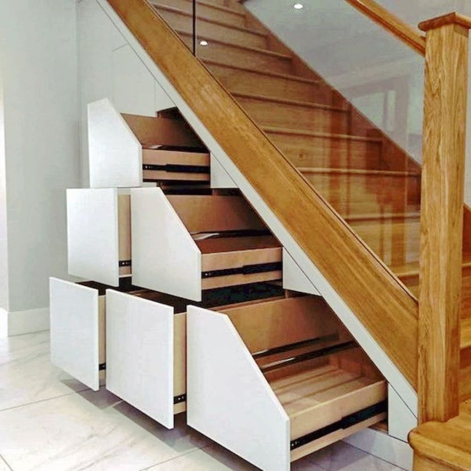 Лестница со шкафчиками