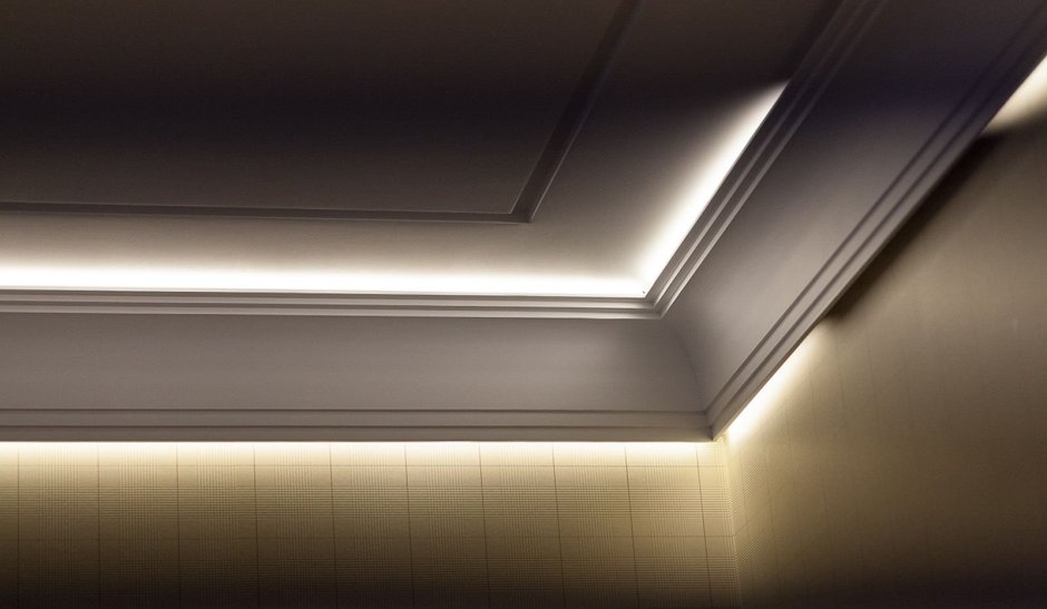 Закарнизная подсветка натяжного потолка