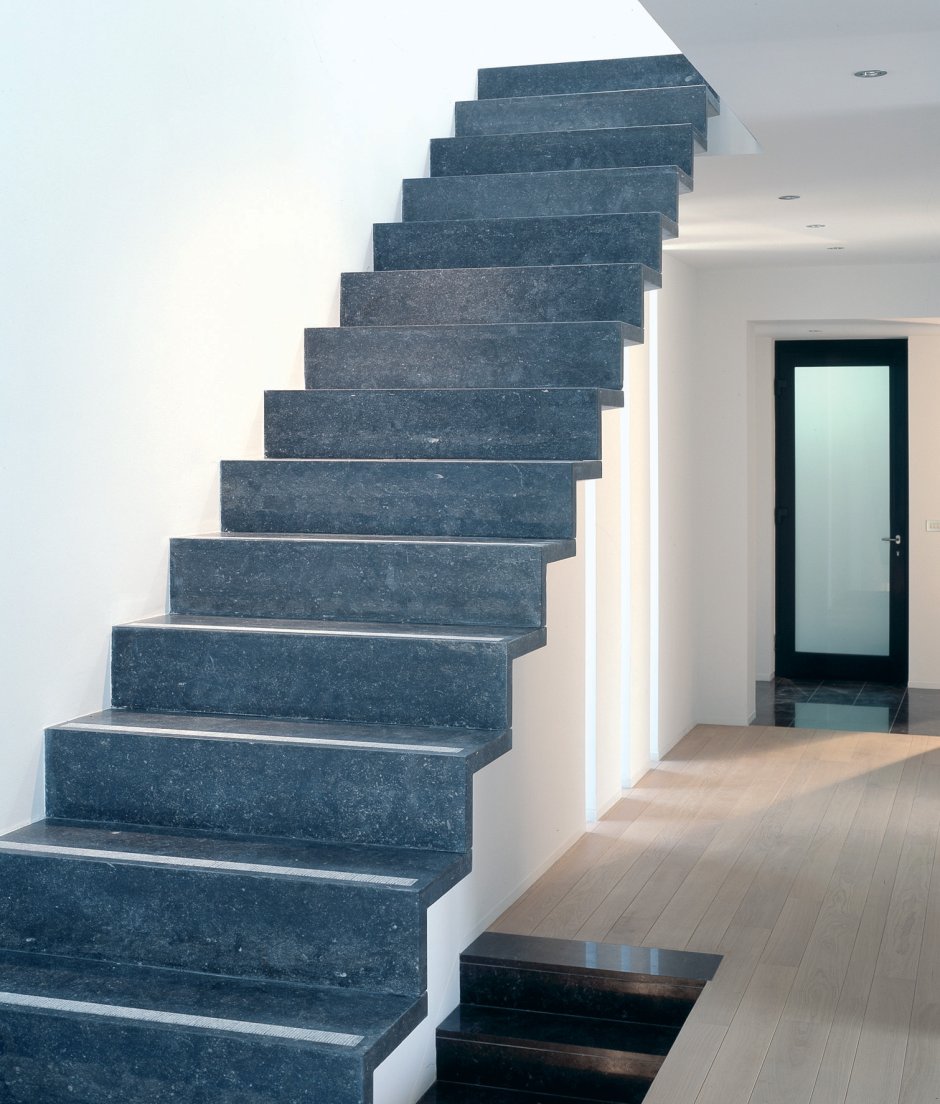 Лестница из керамогранита