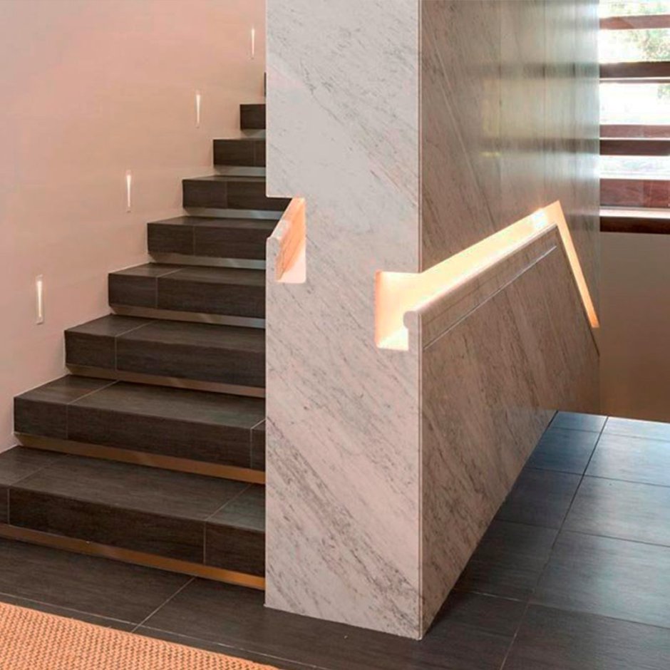 Лестница из керамогранита с подсветкой
