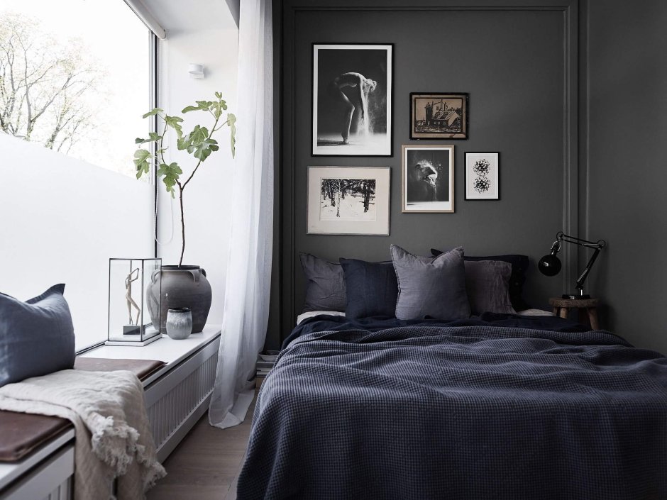 Спальня в скандинавском стиле с серыми стенами