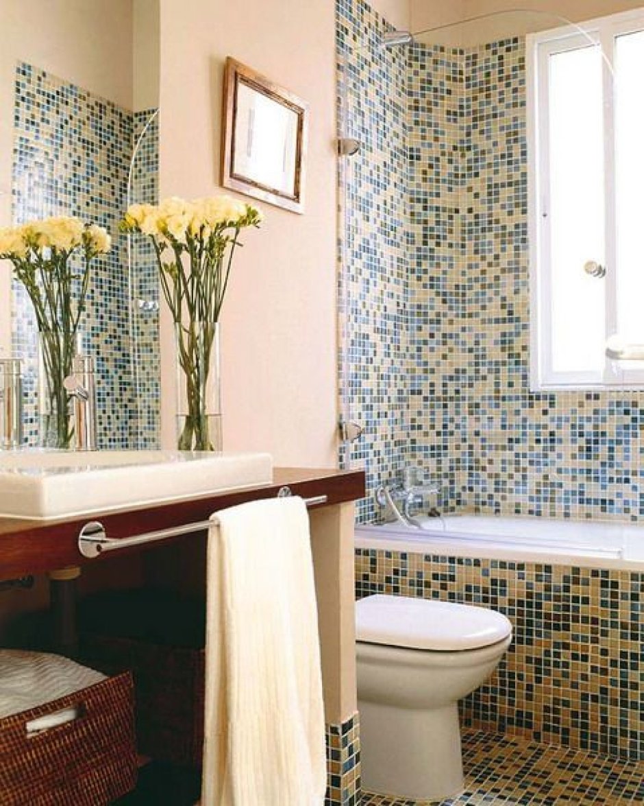 Мозаика в маленькой ванной