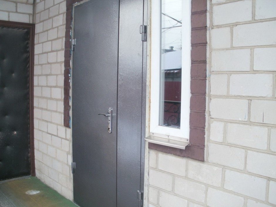 Обшивка уличной двери металлом снаружи