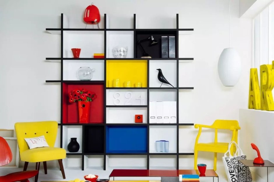 Стеллаж с полками для вещей