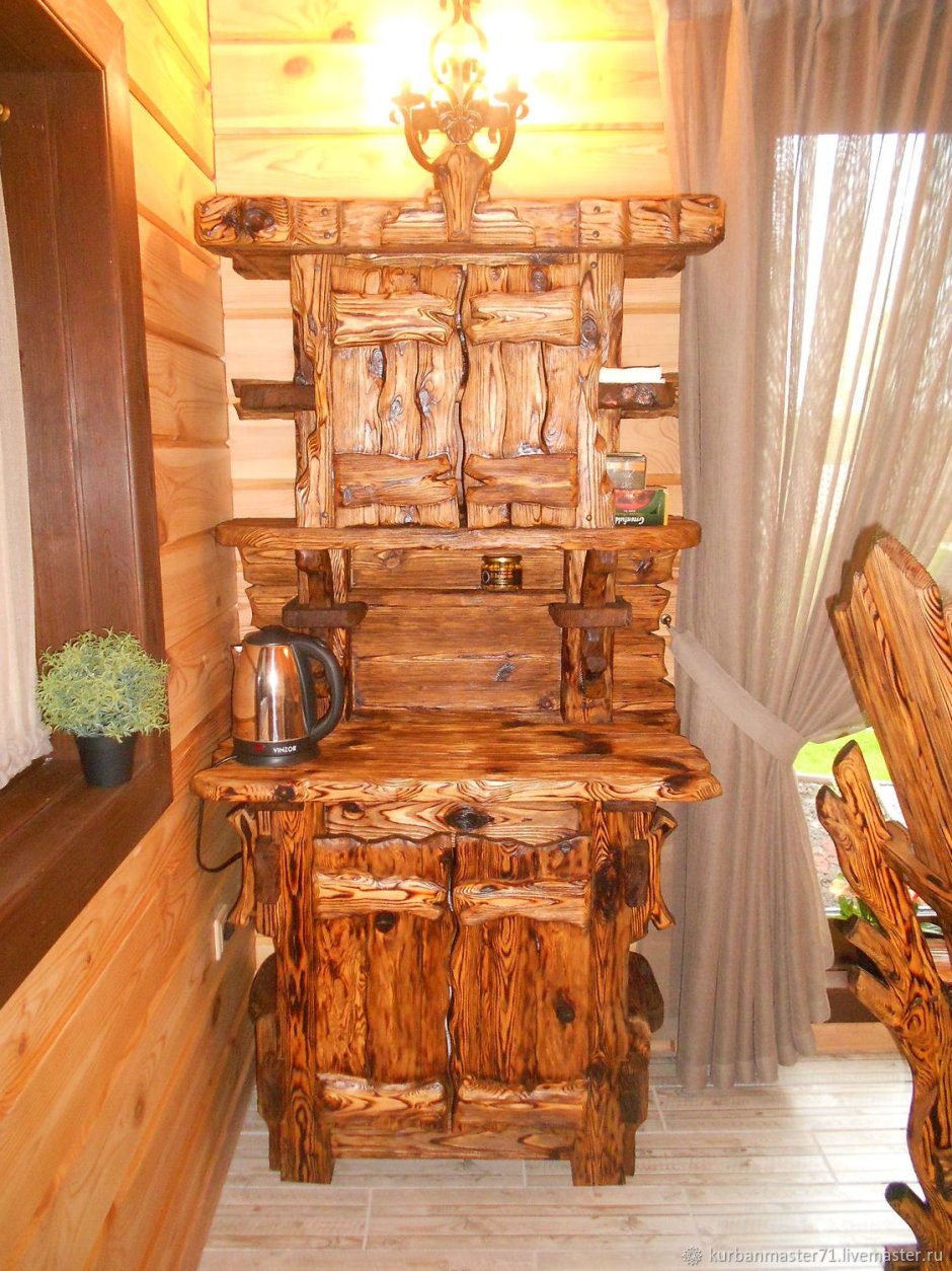 Шкаф для полотенец в баню из дерева