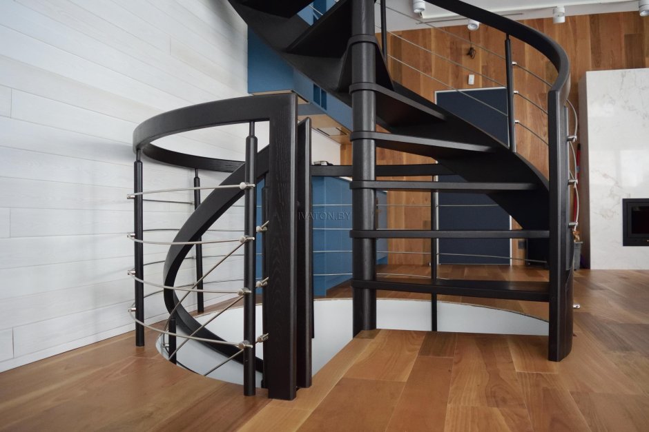 Винтовые лестницы на гнутых тетивах