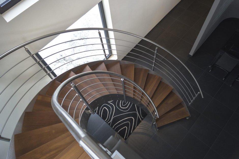 Ограждение радиусной лестницы