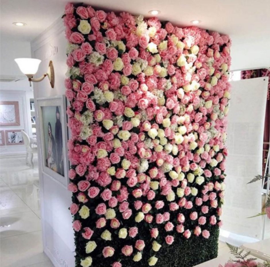 Декор стен искусственными цветами