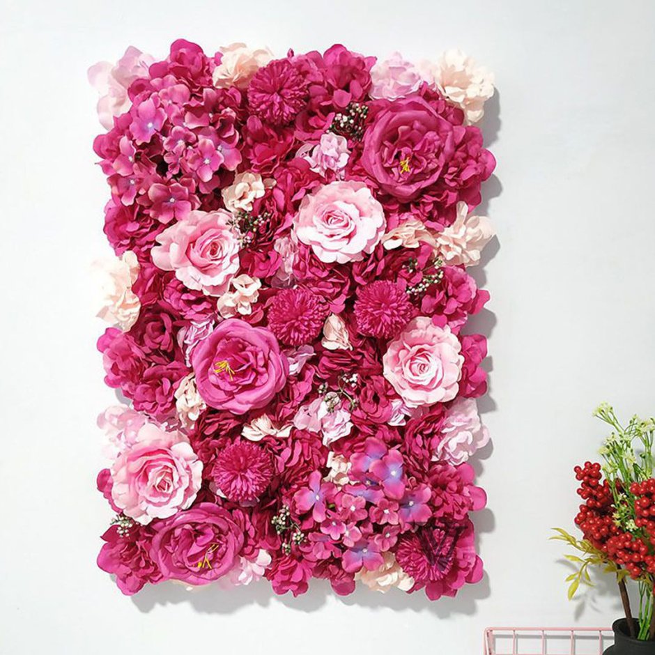 Стена из искусственных цветов