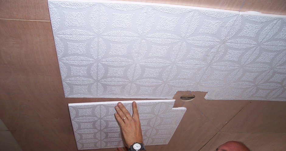 Полистирольная плитка для потолка