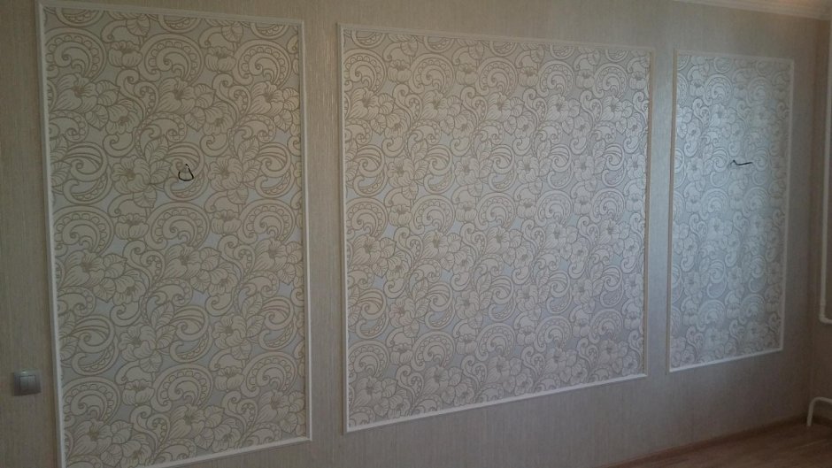 Обои в рамке на стене