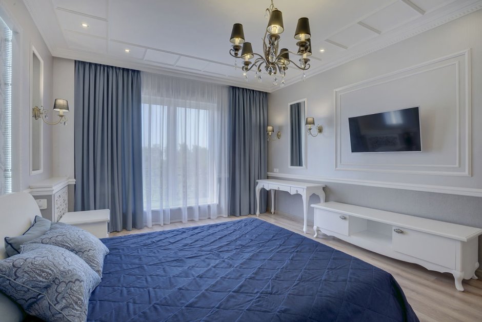 Интерьер спальни с телевизором