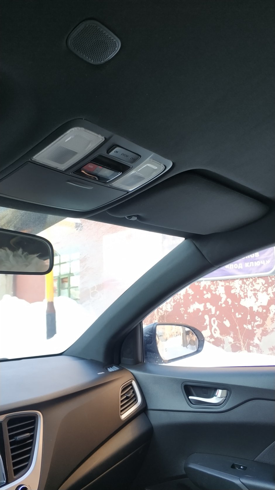 Чёрный потолок на Hyundai Solaris 2