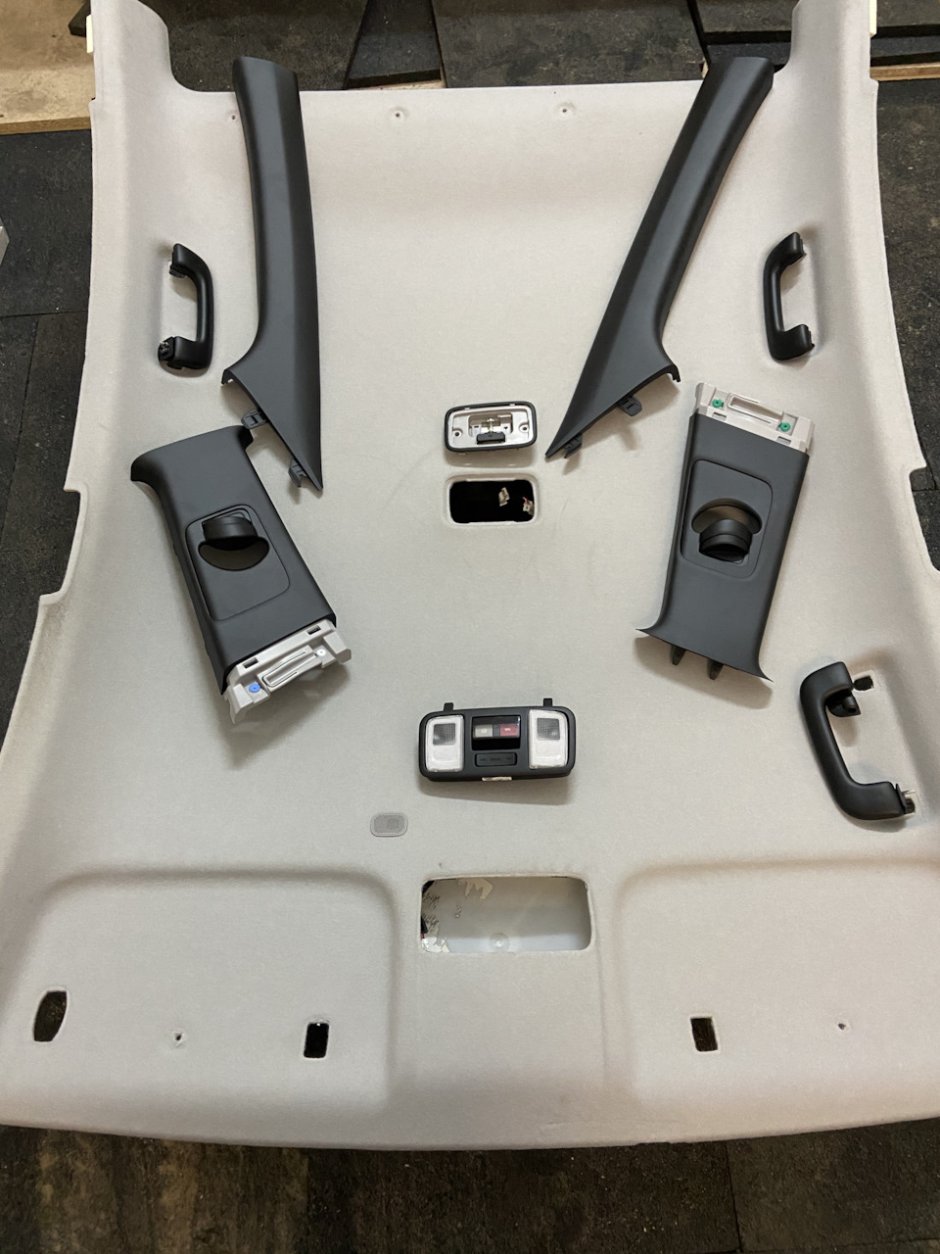 Черный потолок Hyundai Solaris