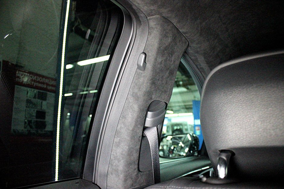 Кия Рио 4 салон черный потолок