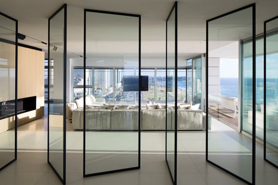 Складные двери со стеклом