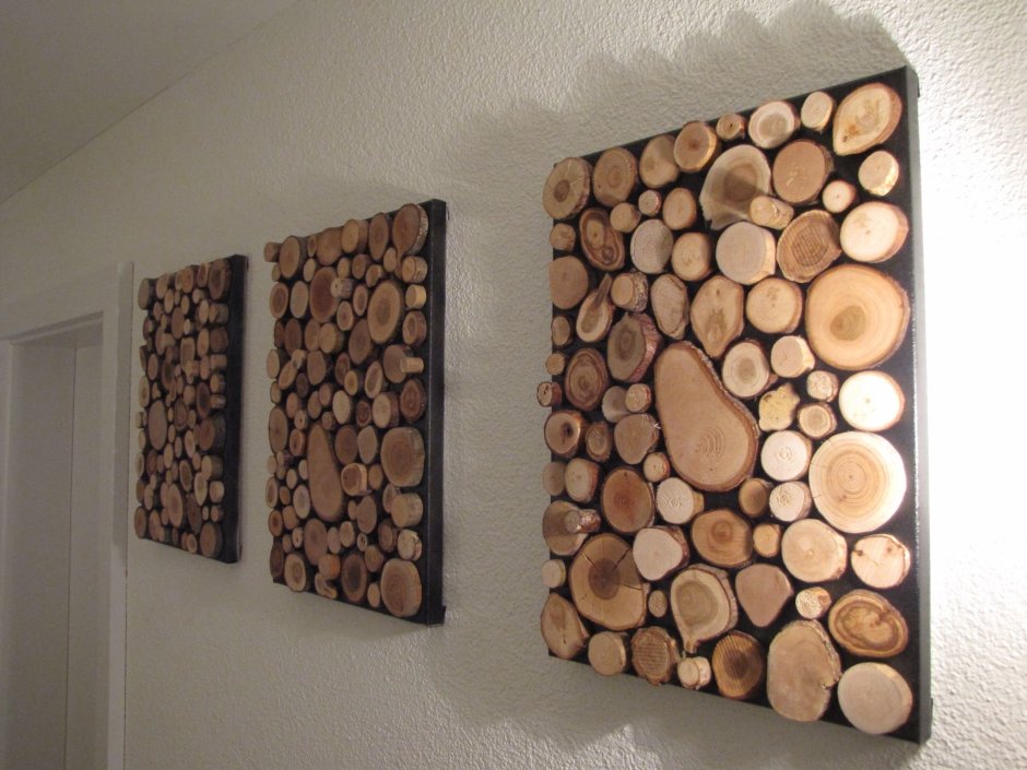 Стена из амбарной доски в интерьере