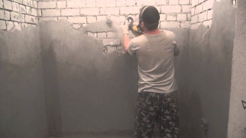 Демонтаж старой штукатурки