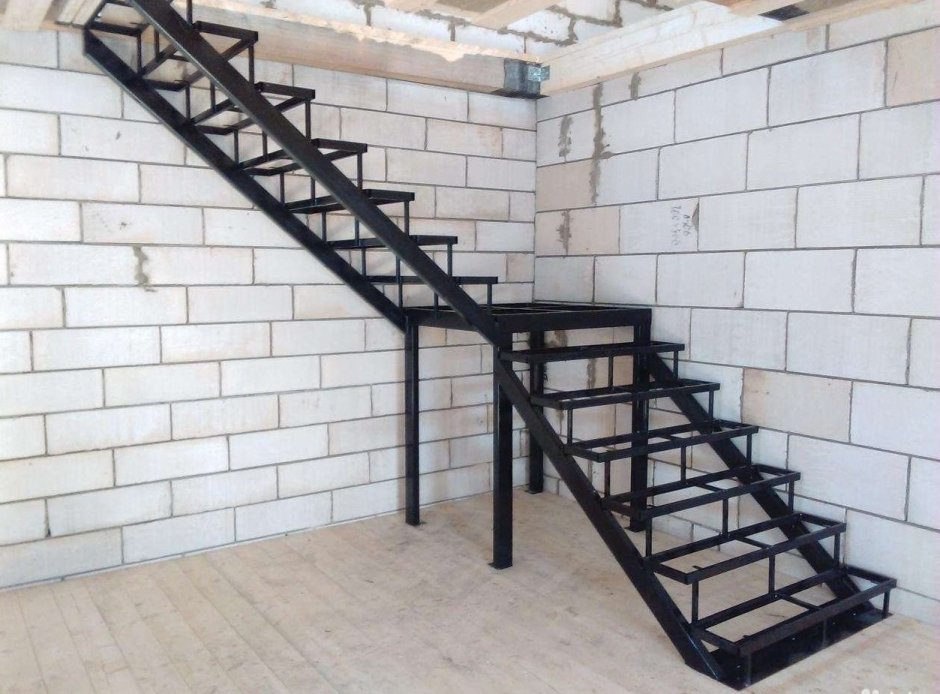 Лестница металлическая, высота 1100мм