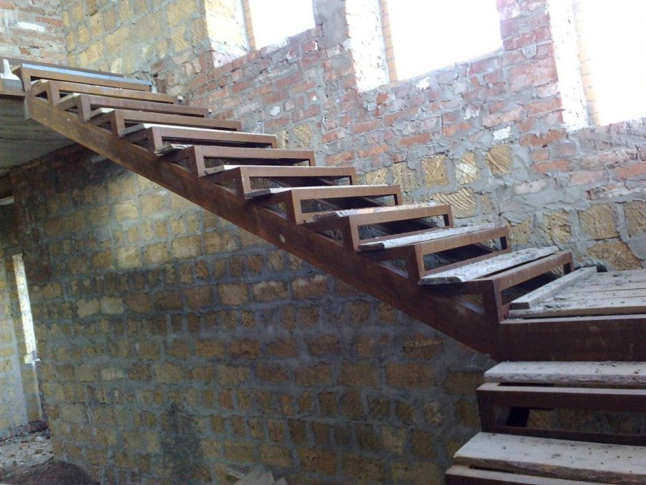 Лестница по метал. Косоурам