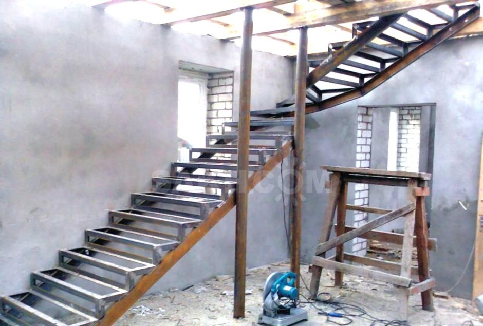 Монтаж металлической лестницы