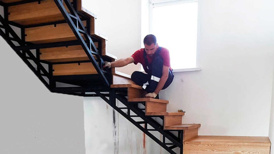 Обшивка металлического каркаса лестницы