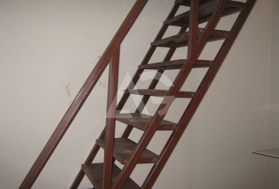 Лестница в погреб металлическая